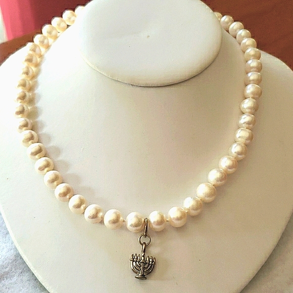 8mm hand knotted cultured pearls opaque necklace 18" - Picture 3 of 5